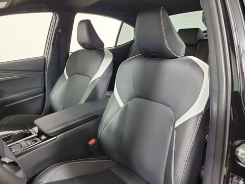 Used 2025 Toyota Camry SE w/ Convenience Package FWD image 20