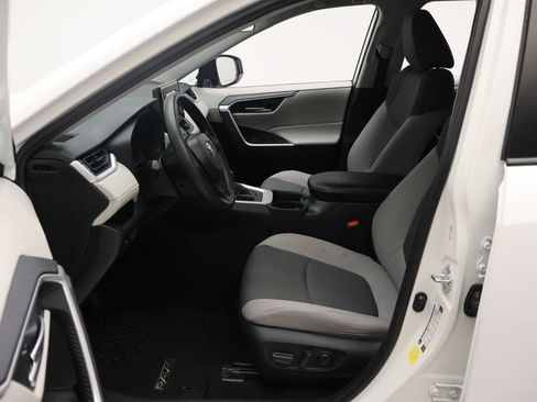 Certified 2021 Toyota RAV4 XLE FWD image 14