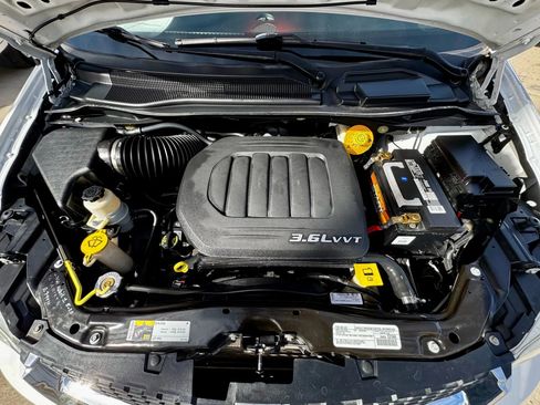 Used 2018 Dodge Grand Caravan SXT image 19