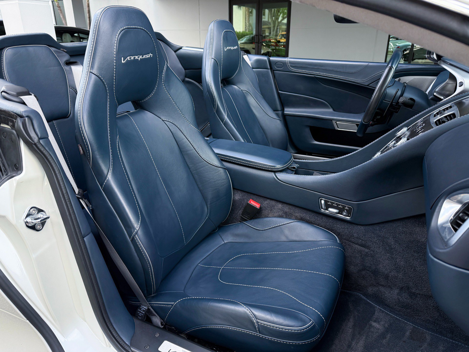 Used 2014 Aston Martin Vanquish Volante RWD image 30