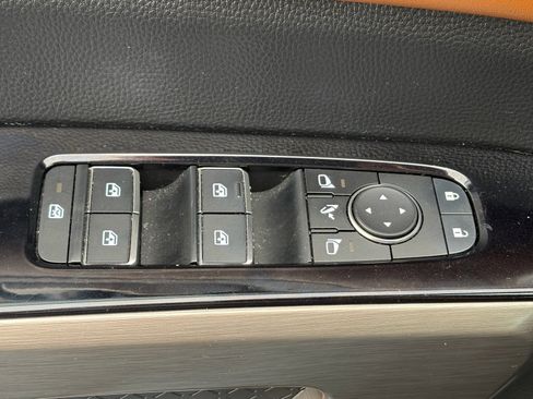 Used 2022 Nissan Pathfinder Platinum w/ Cargo Package FWD image 8