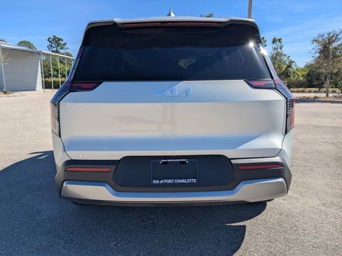 New 2026 Kia EV9 Wind image 6