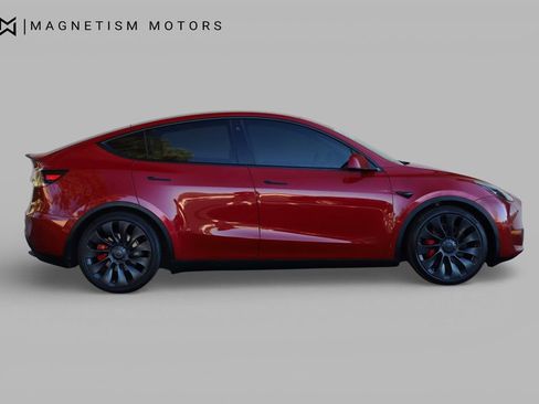 Used 2023 Tesla Model Y Performance image 3
