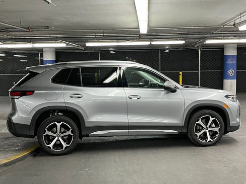 New 2026 Volkswagen Tiguan SE image 40