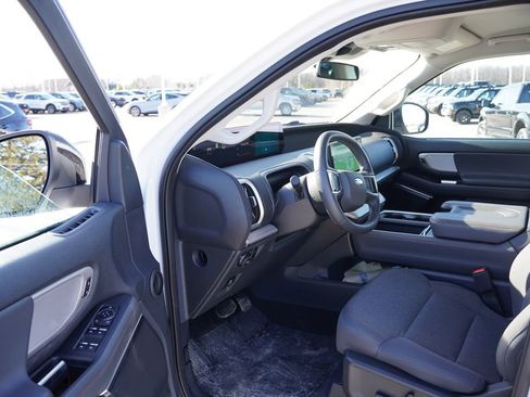 Certified 2025 Ford Expedition Active image 17