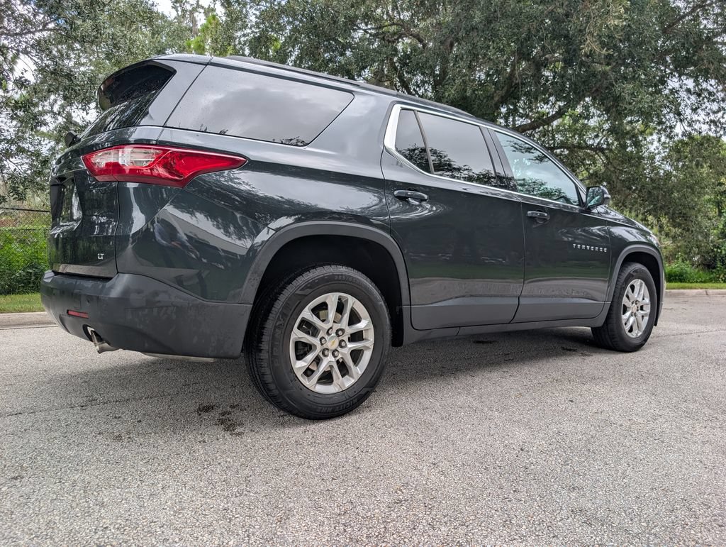 Used 2020 Chevrolet Traverse LT w/ Driver Confidence II Package AWD/4WD image 9