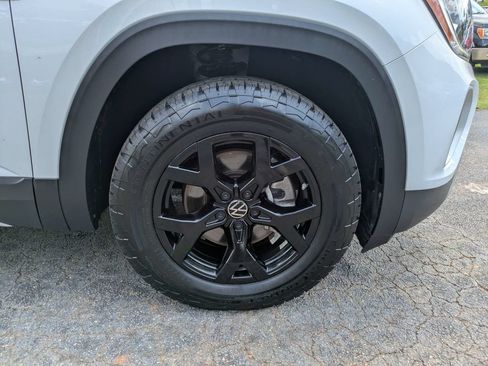 Used 2024 Volkswagen Atlas Peak Edition SEL AWD/4WD image 11
