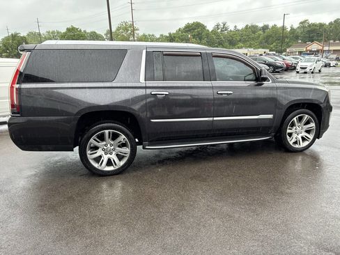 Used 2017 Cadillac Escalade ESV Luxury AWD/4WD image 7