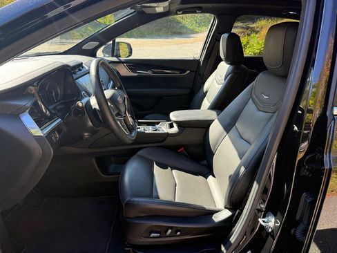 Used 2025 Cadillac XT5 Premium Luxury image 11