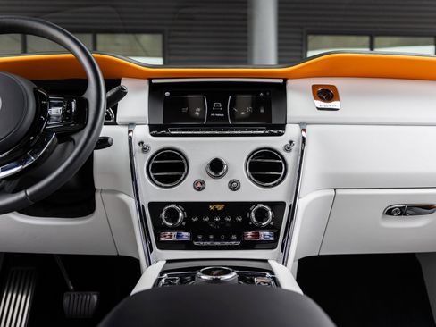 Used 2024 Rolls-Royce Cullinan image 35