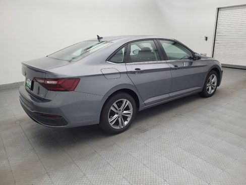 Used 2024 Volkswagen Jetta SE FWD image 10