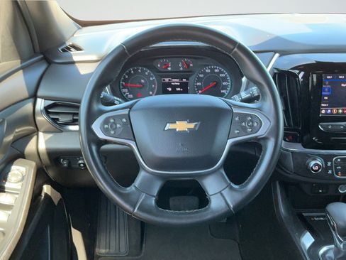 Used 2023 Chevrolet Traverse LT FWD image 9