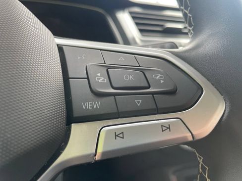 Used 2024 Volkswagen Tiguan SE AWD/4WD image 38