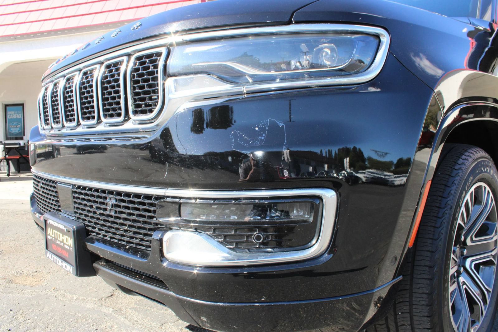 Used 2024 Jeep Wagoneer L Series II RWD image 4