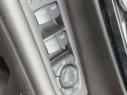 Used 2025 Chevrolet Suburban LS image 18