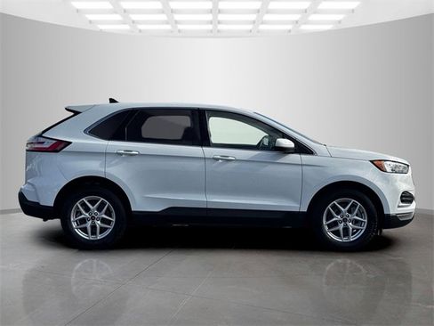 Used 2024 Ford Edge SEL image 8