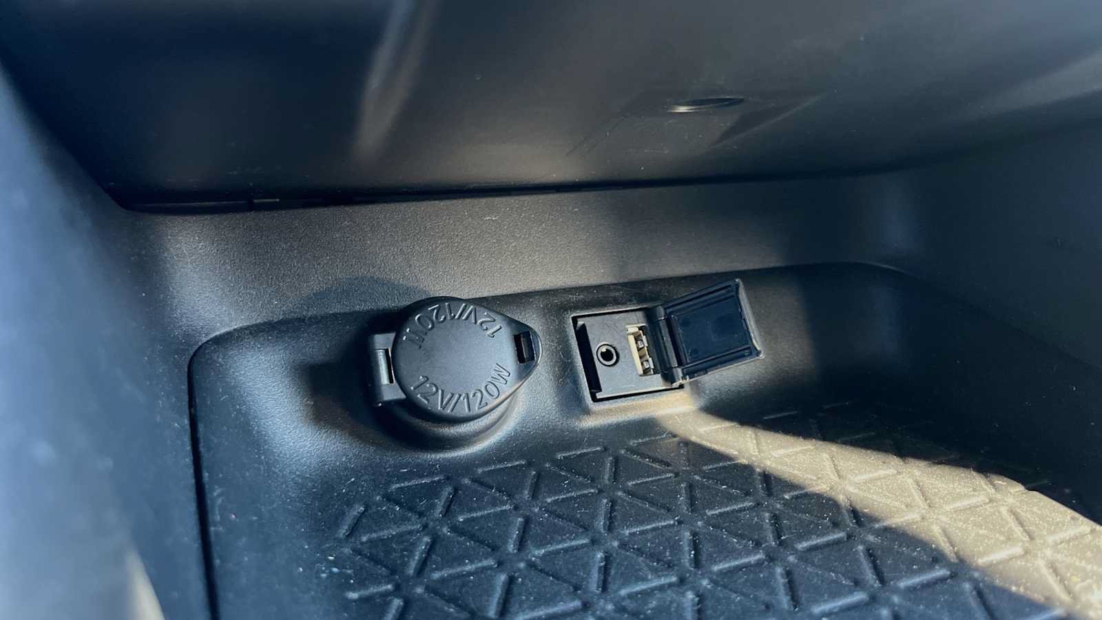 Used 2019 Toyota RAV4 LE FWD image 44