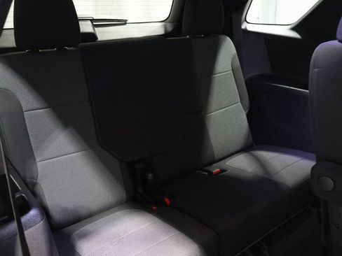 Used 2023 Chevrolet Traverse LT w/ Rear Camera Mirror Package image 23