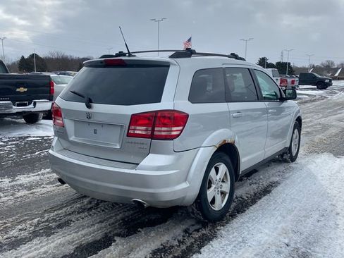 Used 2010 Dodge Journey SXT w/ Flexible Seating Group image 2
