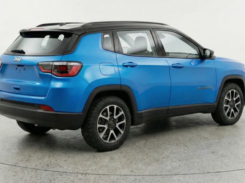 Used 2025 Jeep Compass Trailhawk image 9