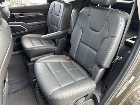 Used 2022 Kia Telluride EX w/ EX Premium Package image 15