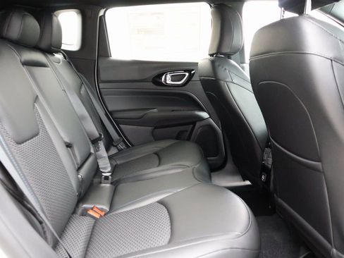 New 2026 Jeep Compass Latitude image 12