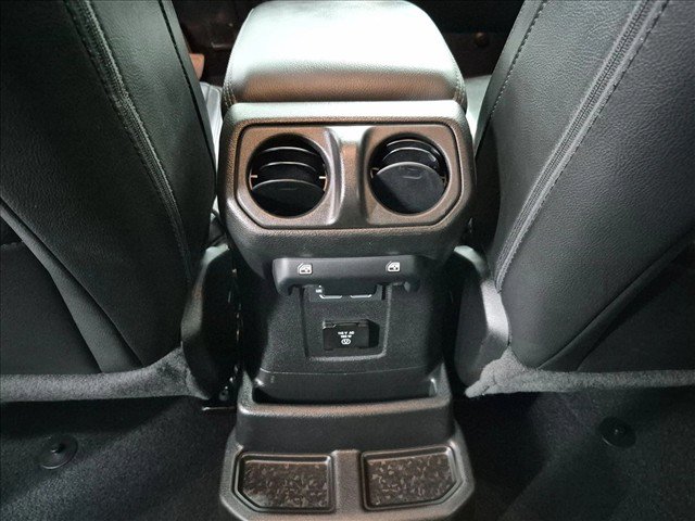 Used 2022 Jeep Wrangler Unlimited Sahara AWD/4WD image 15
