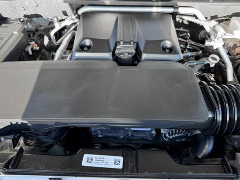 Used 2024 Chevrolet Colorado ZR2 w/ ZR2 Convenience Package III image 21