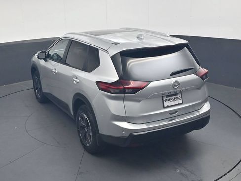 Used 2025 Nissan Rogue SV w/ SV Premium Package FWD image 38