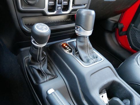 Used 2023 Jeep Wrangler Unlimited Sahara image 21