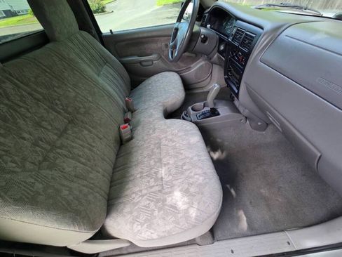 Used 2002 Toyota Tacoma 2WD Regular Cab image 17