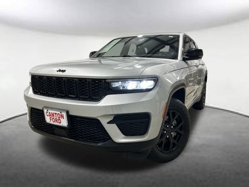 Used 2024 Jeep Grand Cherokee Altitude image 1