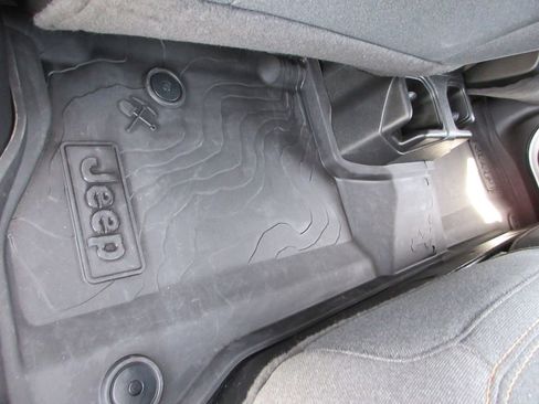 Used 2024 Jeep Gladiator Sport AWD/4WD image 25