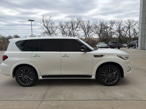 Used 2021 INFINITI QX80 Premium Select w/ All-Season Package image 4