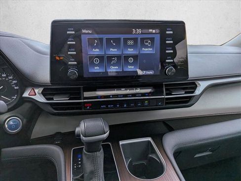 Used 2024 Toyota Sienna XLE image 12