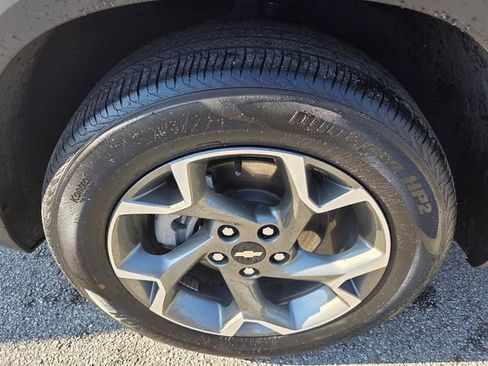 Certified 2025 Chevrolet Trax LT w/ LT Convenience Package image 11