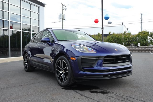 Used 2022 Porsche Macan AWD/4WD image 3