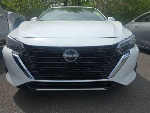 Used 2025 Nissan Sentra SV image 2