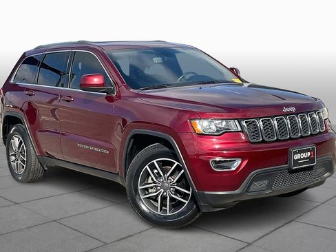 Used 2019 Jeep Grand Cherokee Laredo w/ Laredo X Package image 3