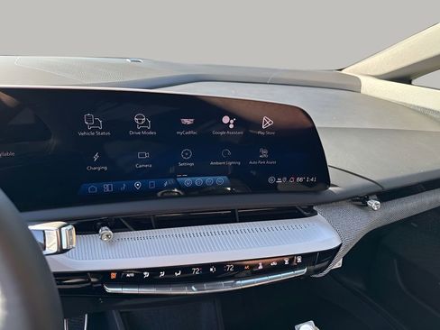 New 2026 Cadillac Optiq Luxury 1 image 35