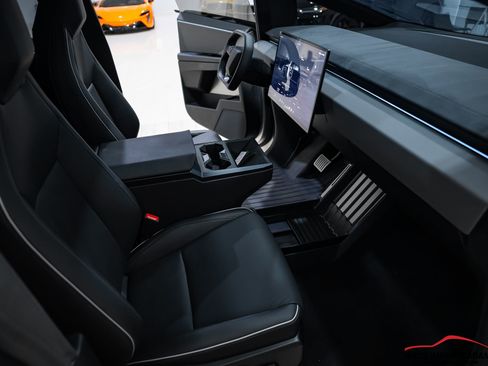 Used 2024 Tesla Cybertruck Cyberbeast AWD/4WD image 42