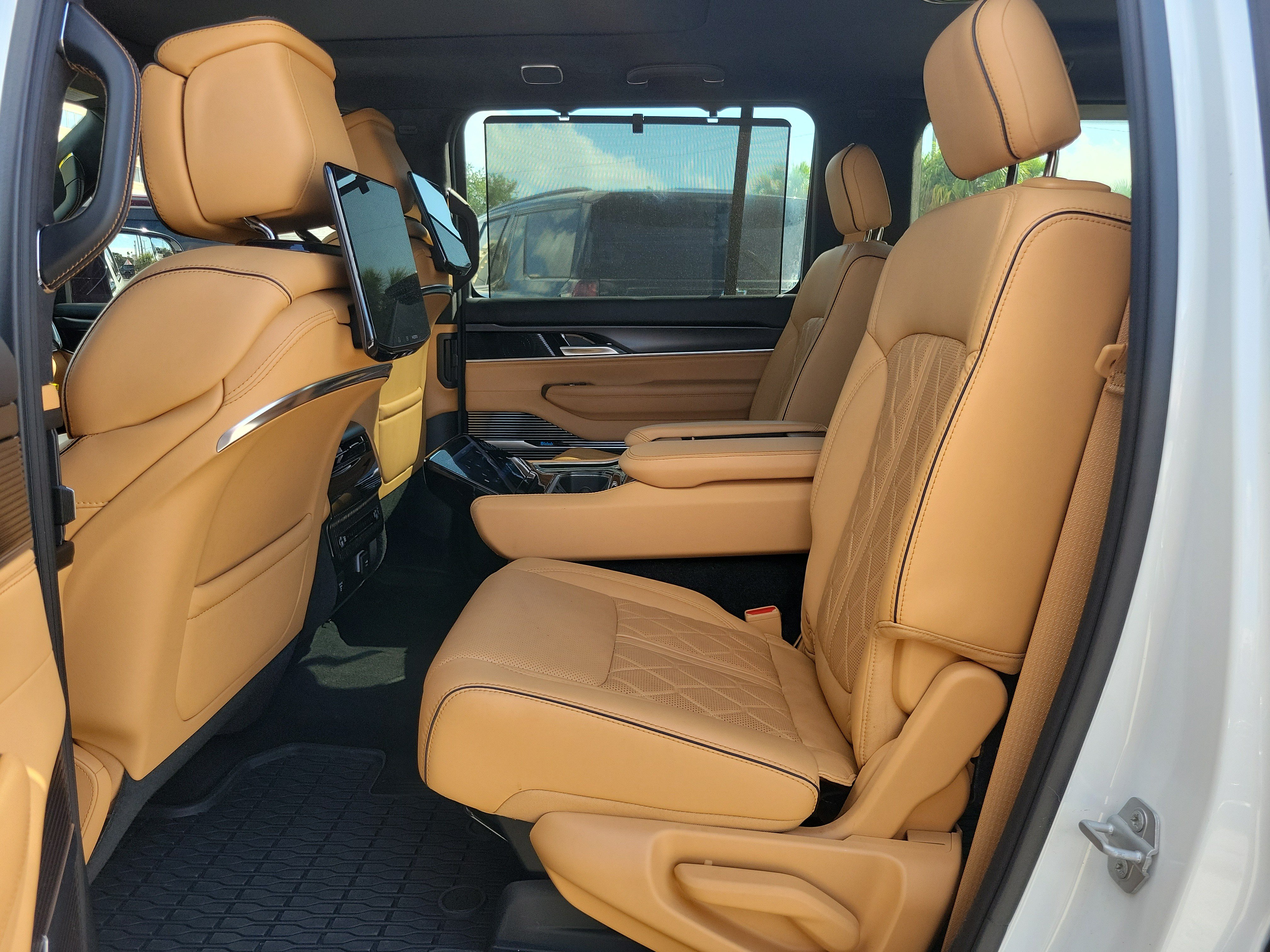 Used 2025 Jeep Grand Wagoneer Series III w/ Rear Seat Video Group 1 AWD/4WD image 7