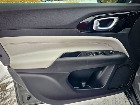 Certified 2022 Jeep Compass Limited image 10