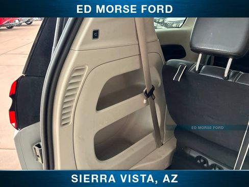Used 2024 Chrysler Pacifica Touring-L FWD image 14