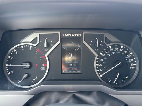 Used 2022 Toyota Tundra SR5 w/ SR5 Convenience Package AWD/4WD image 12