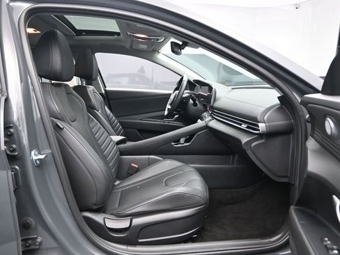 Used 2025 Hyundai Elantra Limited FWD image 28