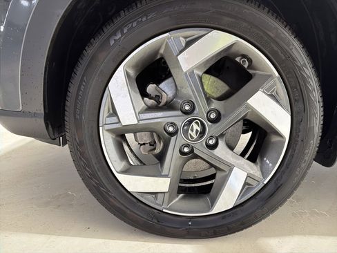 Used 2024 Hyundai Venue SEL image 11