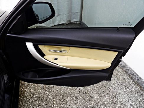 Used 2018 BMW 320i Sedan image 11