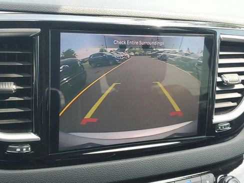 Used 2024 Chrysler Pacifica Touring-L FWD image 28