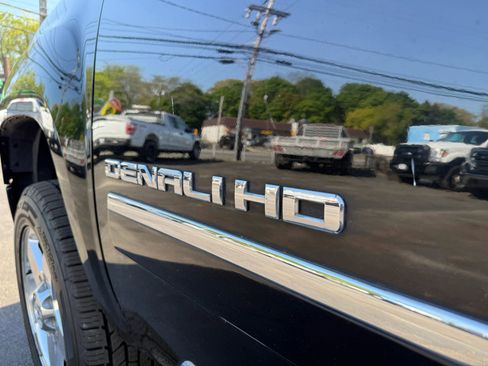 Used 2014 GMC Sierra 2500 Denali w/ Suspension Package, Off-Road AWD/4WD image 13
